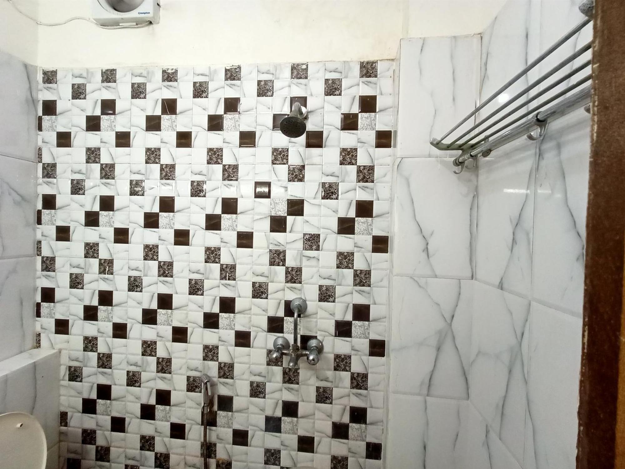 Hotel Global Inn -1 Km From Railway Station - Lift Food And Free Parking Lucknow Exterior photo