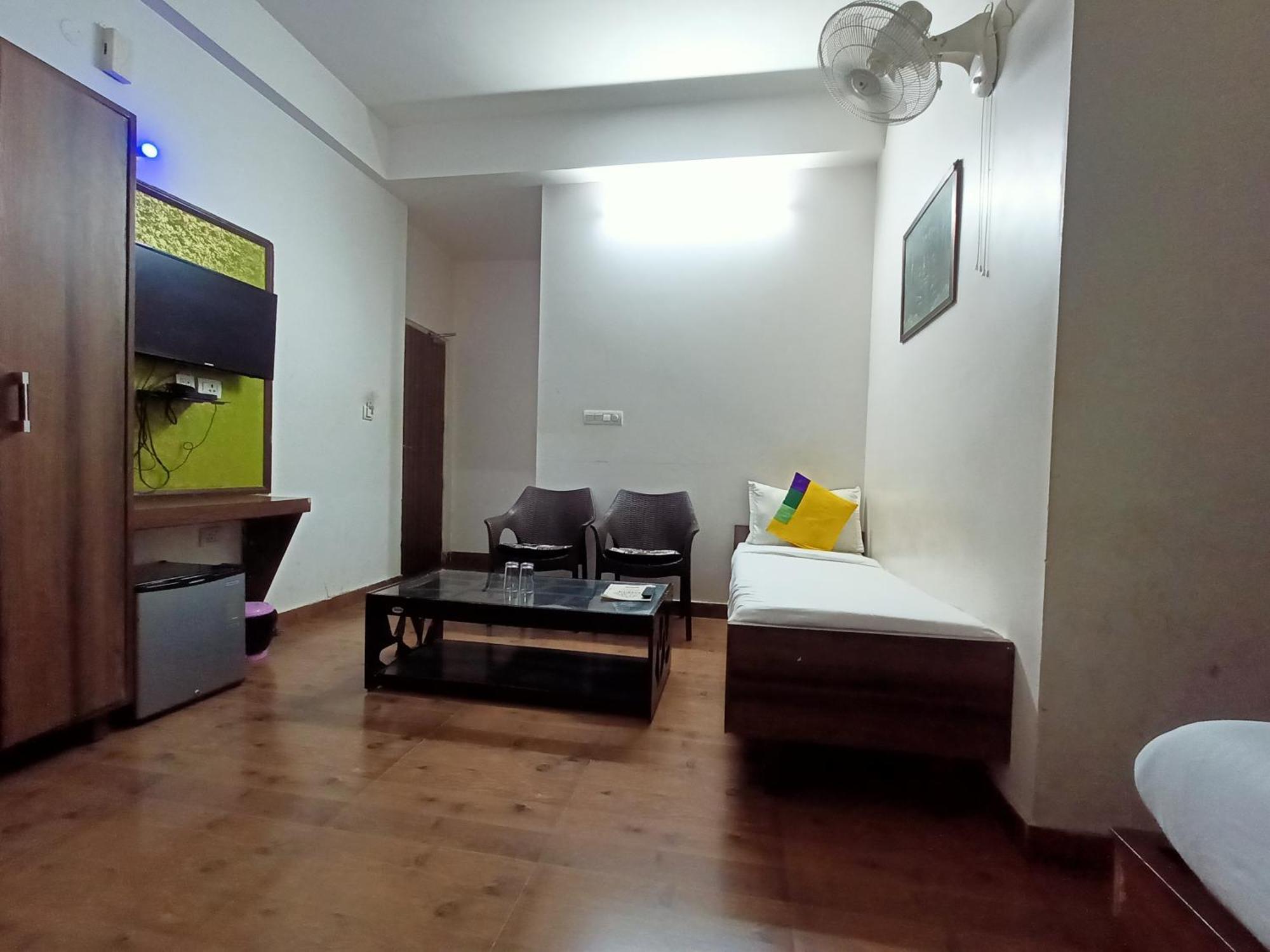Hotel Global Inn -1 Km From Railway Station - Lift Food And Free Parking Lucknow Exterior photo