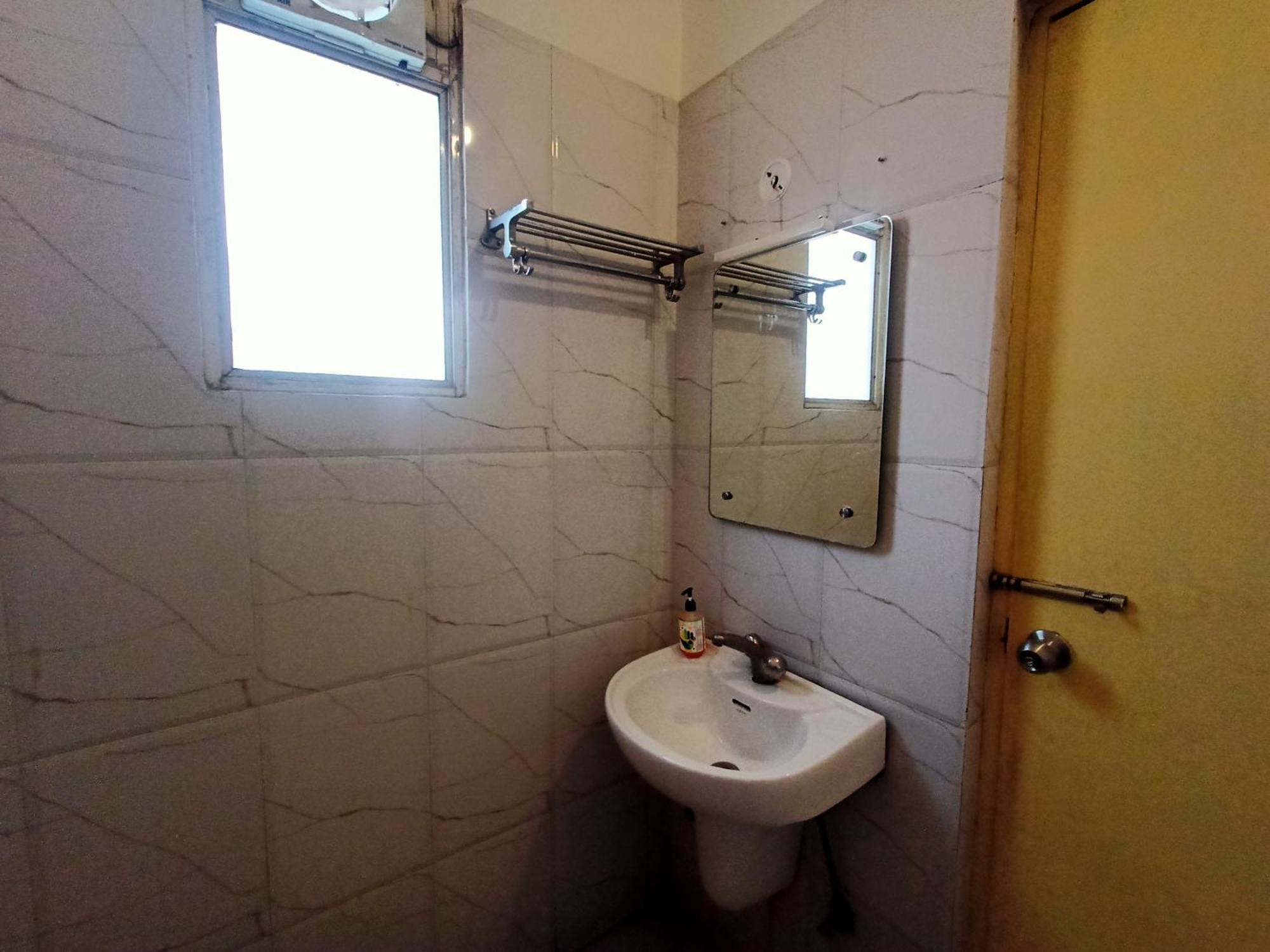 Hotel Global Inn -1 Km From Railway Station - Lift Food And Free Parking Lucknow Exterior photo