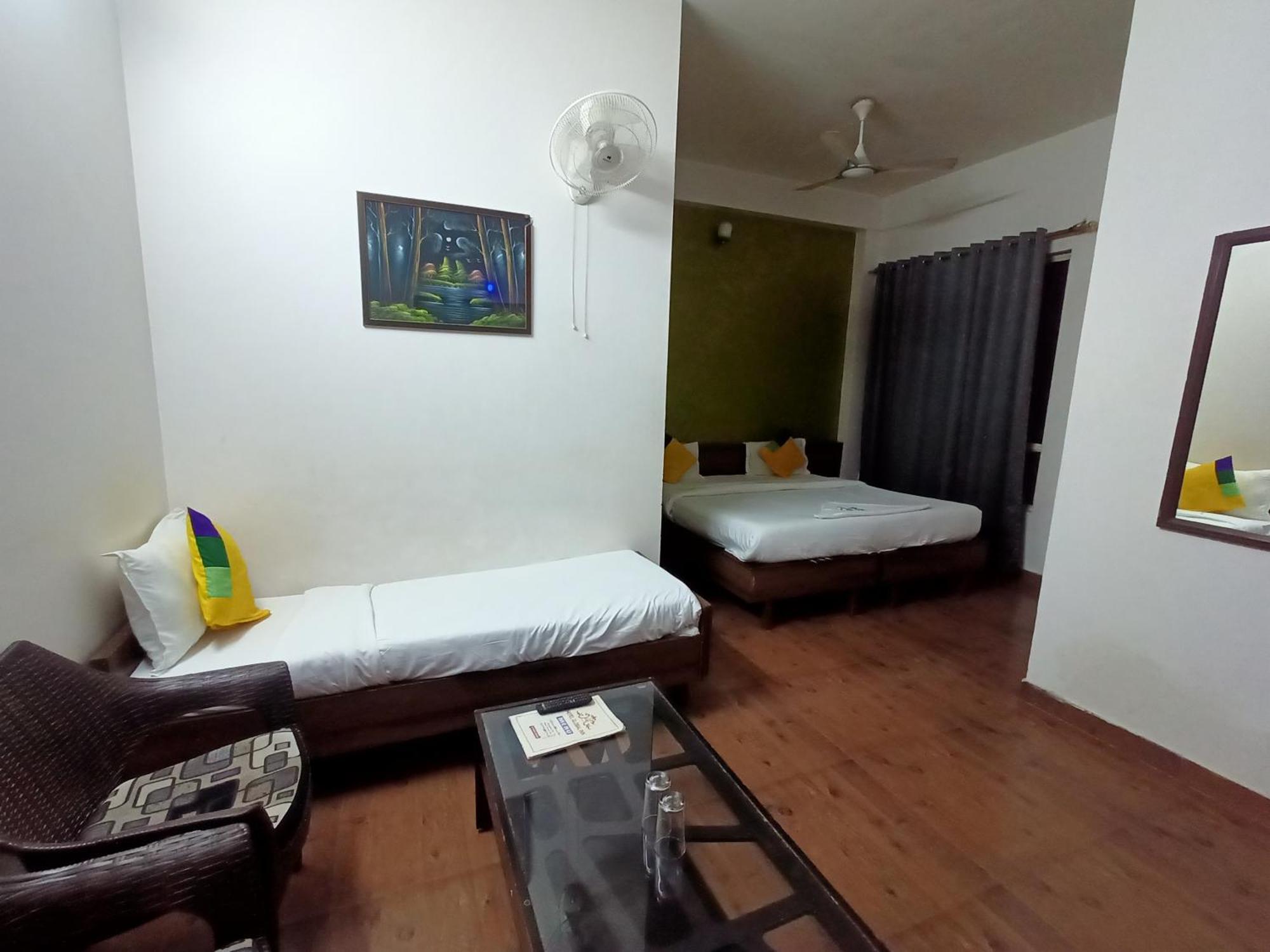 Hotel Global Inn -1 Km From Railway Station - Lift Food And Free Parking Lucknow Exterior photo