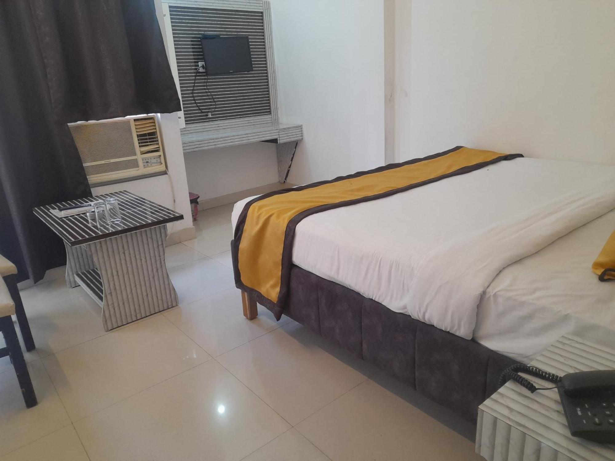 Hotel Global Inn -1 Km From Railway Station - Lift Food And Free Parking Lucknow Exterior photo
