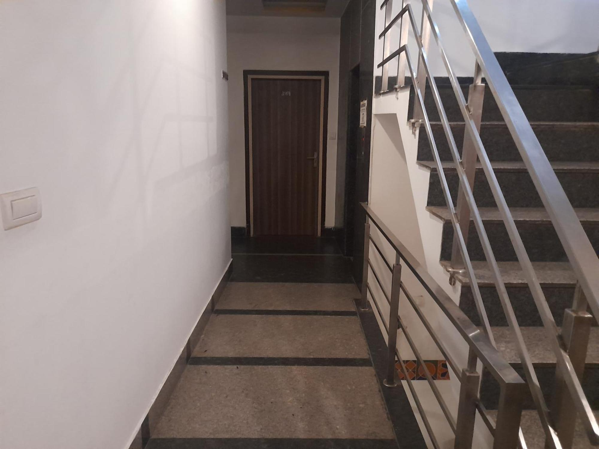 Hotel Global Inn -1 Km From Railway Station - Lift Food And Free Parking Lucknow Exterior photo