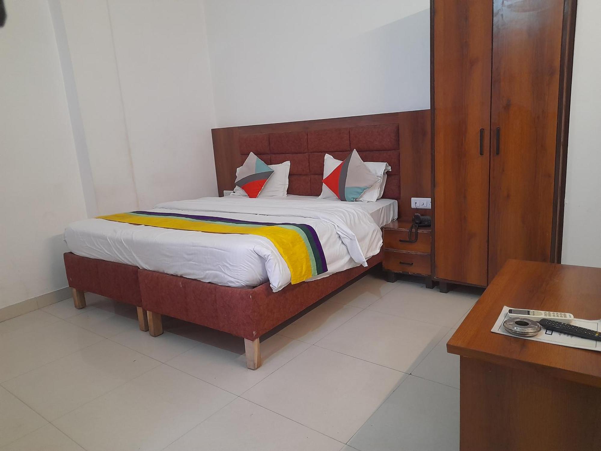 Hotel Global Inn -1 Km From Railway Station - Lift Food And Free Parking Lucknow Exterior photo