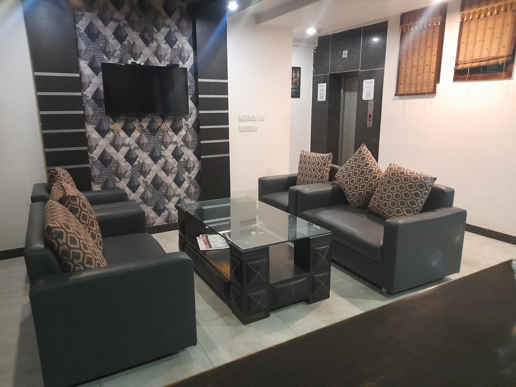 Hotel Global Inn -1 Km From Railway Station - Lift Food And Free Parking Lucknow Exterior photo