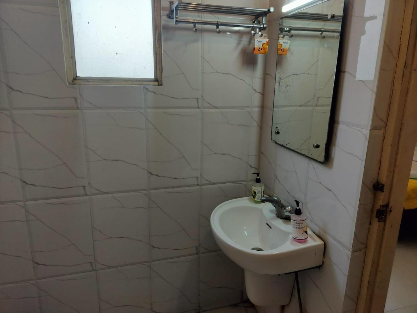 Hotel Global Inn -1 Km From Railway Station - Lift Food And Free Parking Lucknow Room photo