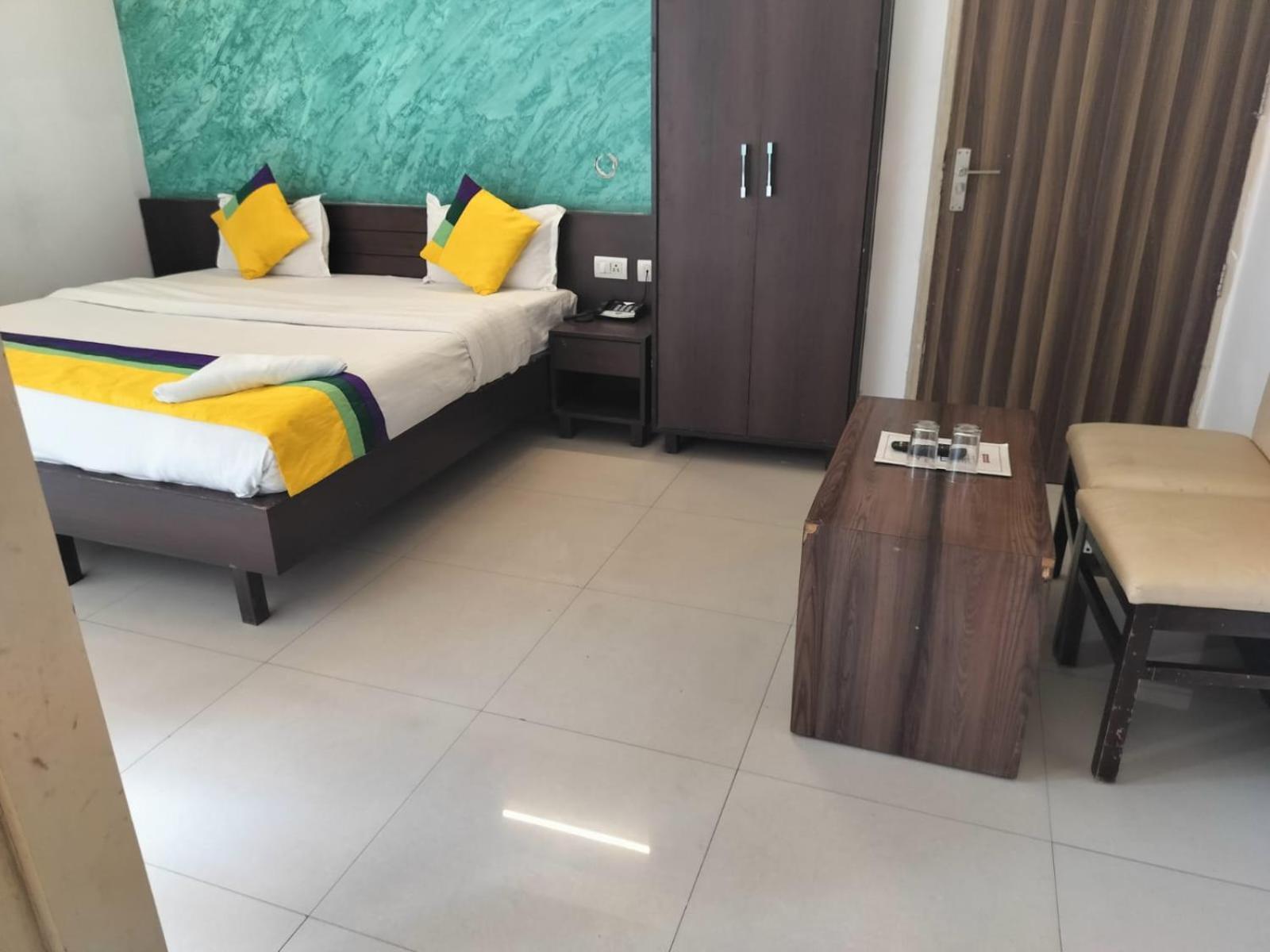 Hotel Global Inn -1 Km From Railway Station - Lift Food And Free Parking Lucknow Room photo