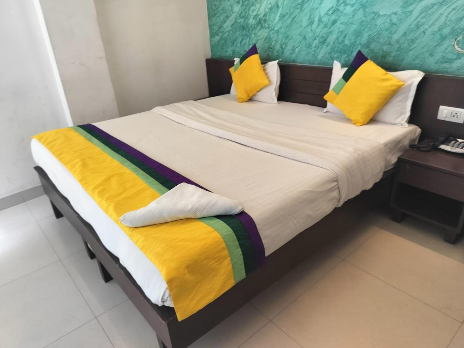 Hotel Global Inn -1 Km From Railway Station - Lift Food And Free Parking Lucknow Room photo